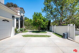 4475 Stern Ave in Los Angeles, CA - Building Photo - Building Photo