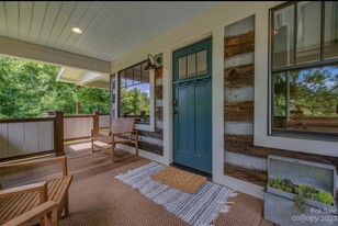 54 Holland Dr in Columbus, NC - Building Photo