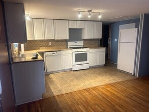 1301 E 9th Ave in Hutchinson, KS - Building Photo - Building Photo