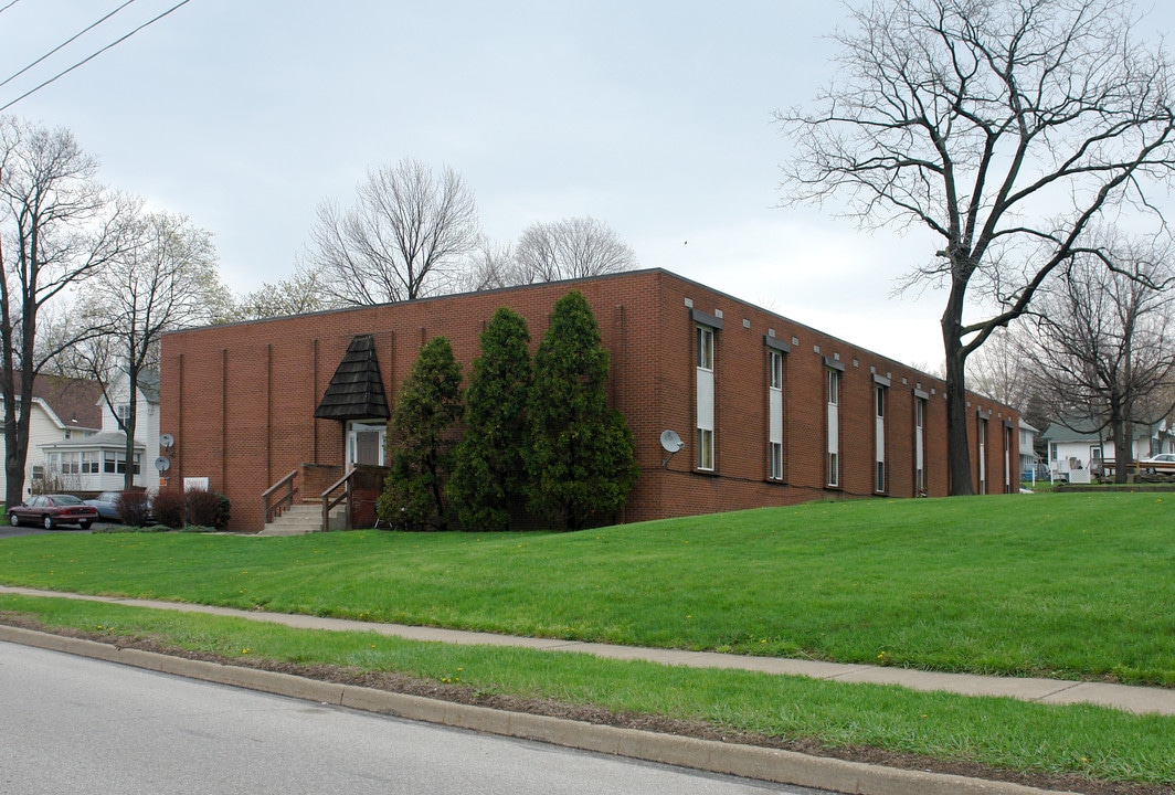 2015 Newberry St in Cuyahoga Falls, OH - Building Photo