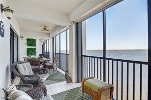 1900 Virginia Ave, Unit 802 in Ft. Myers, FL - Building Photo