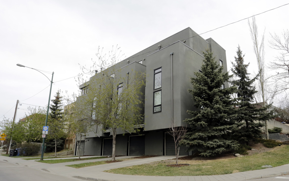 1706 26th Ave SW in Calgary, AB - Building Photo