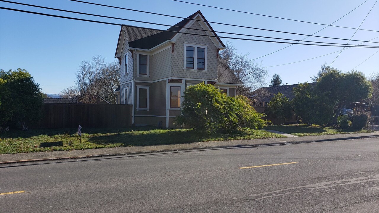 1307 West Ave in Eureka, CA - Building Photo