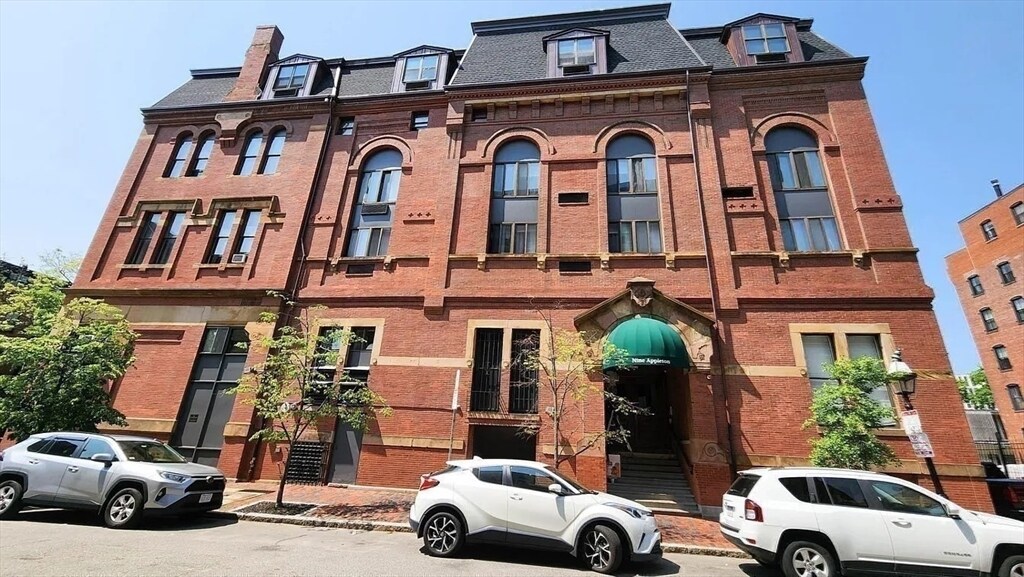 9 Appleton St, Unit 403 in Boston, MA - Building Photo