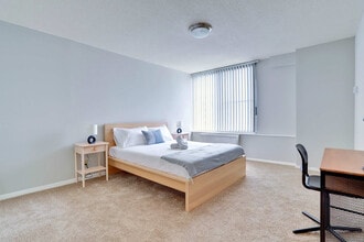 2111 Richmond Hwy in Arlington, VA - Foto de edificio - Building Photo