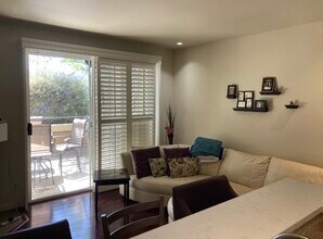 1950 Camino De La Reina in San Diego, CA - Building Photo - Building Photo