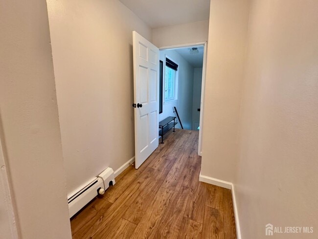 13 Lake Ave in East Brunswick, NJ - Building Photo - Building Photo