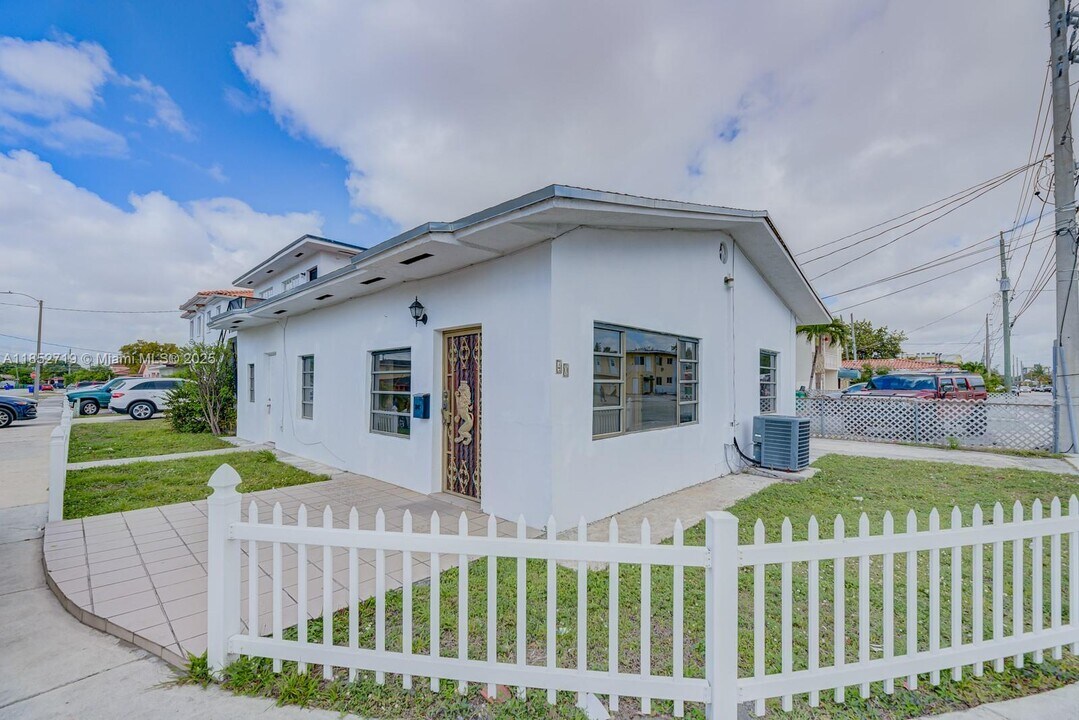 40 NW 47th Ave in Miami, FL - Building Photo
