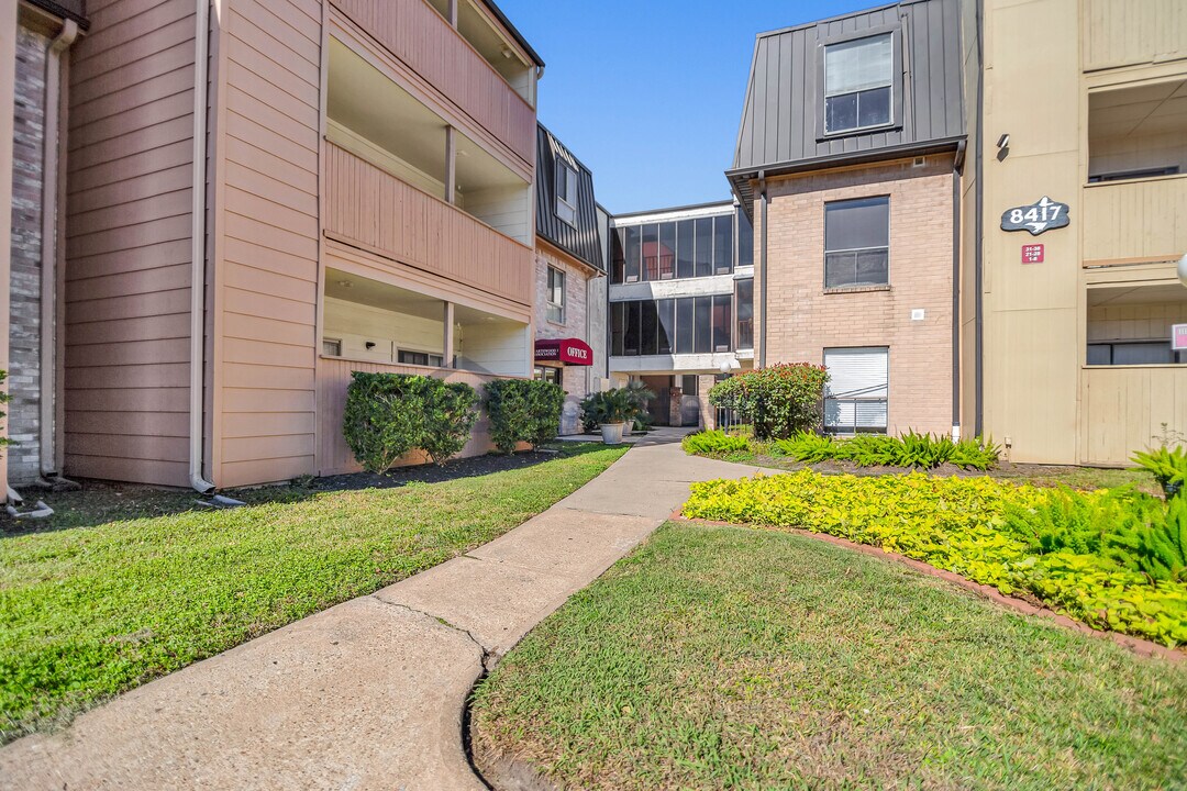 8415 Hearth Dr, Unit Apt 34 in Houston, TX - Building Photo