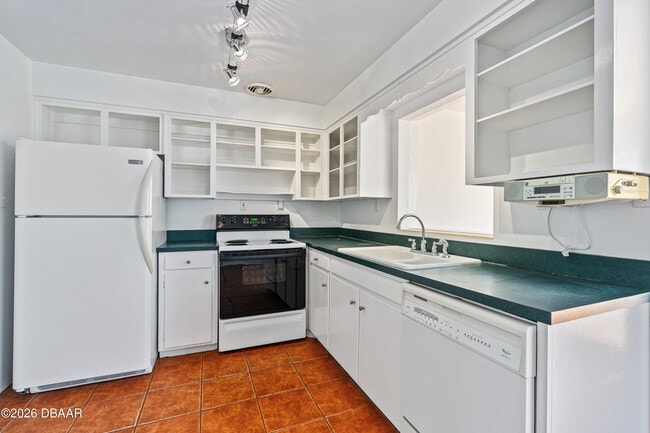 152 Longwood Dr in Ormond Beach, FL - Building Photo - Building Photo