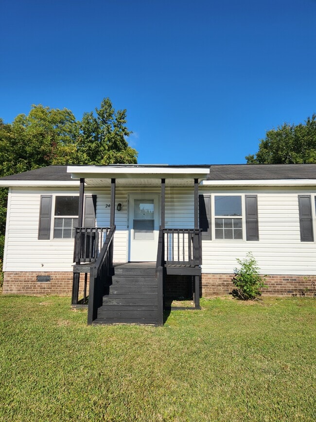 2498 N Railroad St in Winterville, NC - Foto de edificio - Building Photo