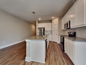 1419 Marvin Gardens in Lancaster, TX - Foto de edificio - Building Photo