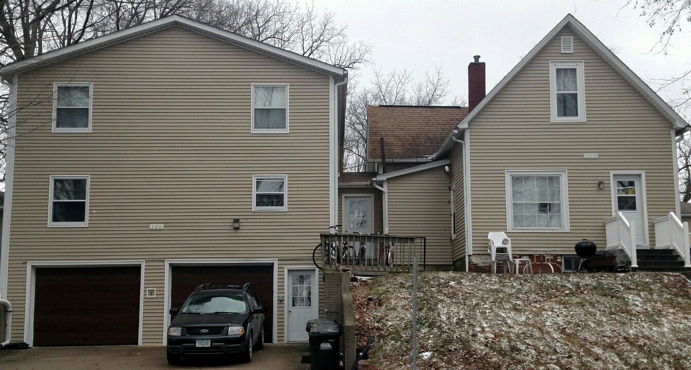330 S Lucas St in Iowa City, IA - Building Photo
