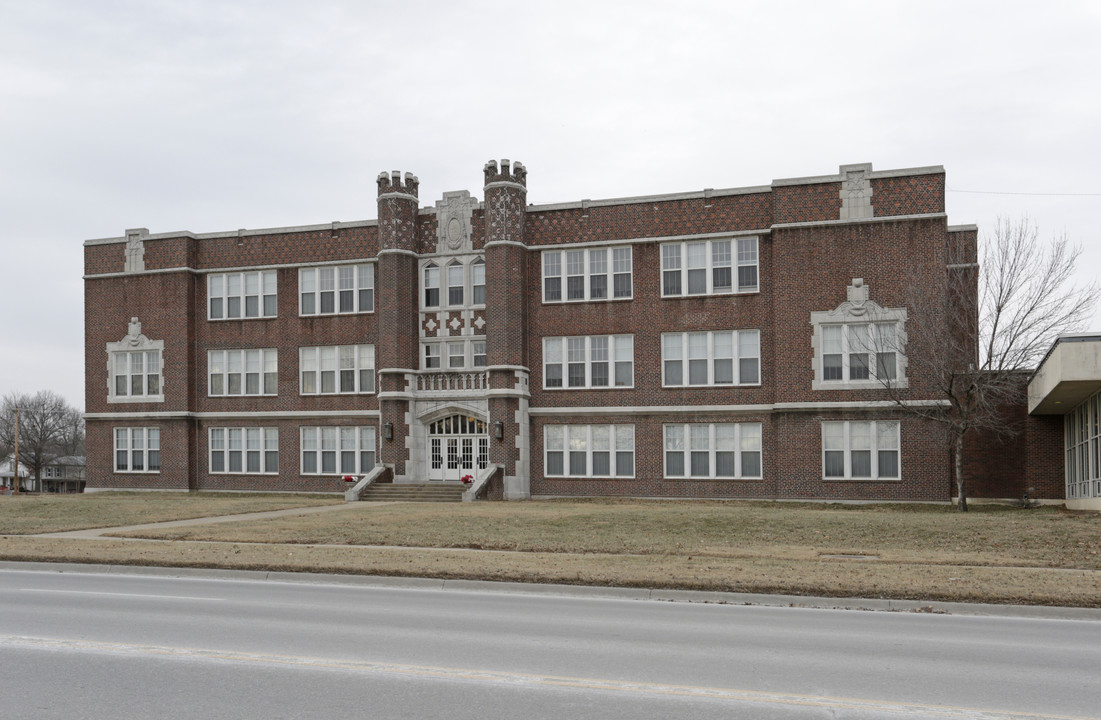 Washburn Towers in Ottawa, KS - Building Photo