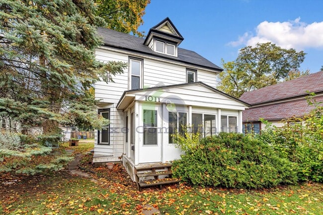 property at 1011 Jennette Ave NW