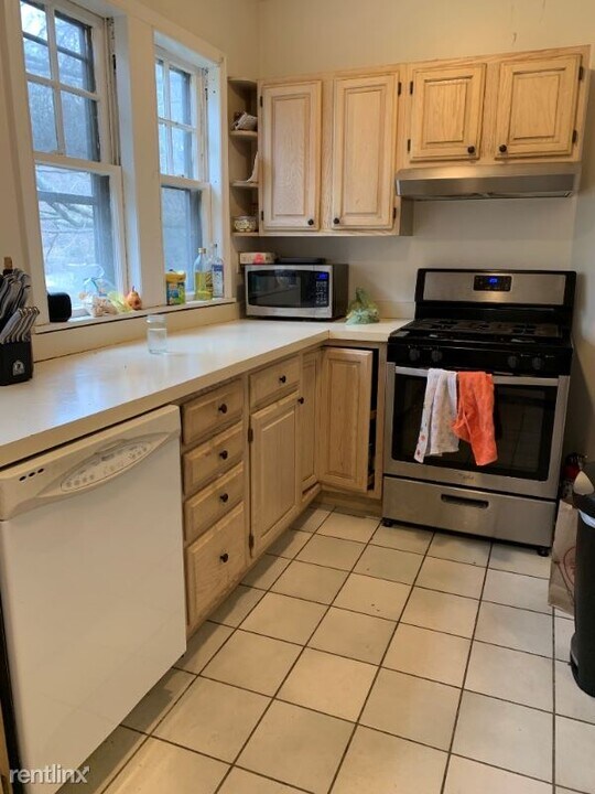 16 Gardner Rd in Brookline, MA - Building Photo