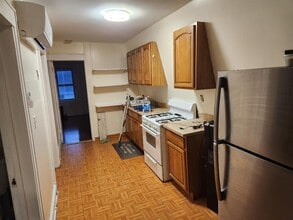 8430 124th St, Unit 3 in Kew Gardens, NY - Building Photo - Building Photo