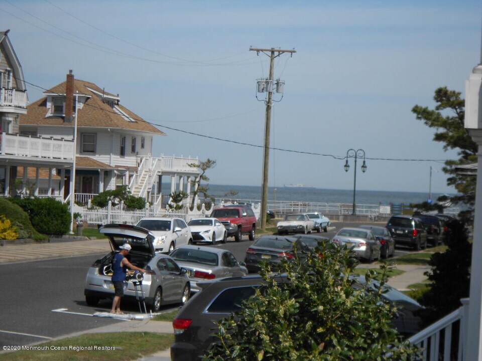 111 10th Ave-Unit -d in Belmar, NJ - Building Photo