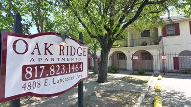 Oak Ridge Apartments in Fort Worth, TX - Foto de edificio - Building Photo