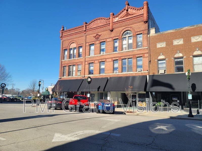601 Monroe Ave in Charleston, IL - Building Photo