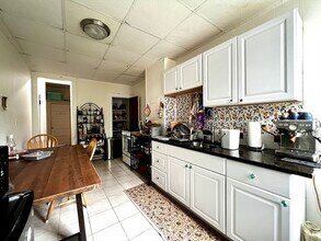 144 Coolidge St, Unit 1 in Brookline, MA - Building Photo - Building Photo