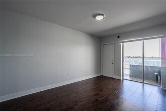 7931 East Dr in North Bay Village, FL - Building Photo - Building Photo