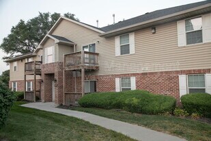1005 Ave K Ave in Carter Lake, IA - Building Photo