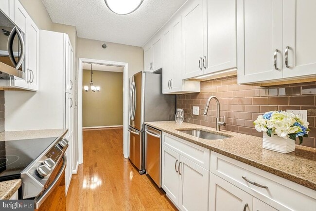 property at 14809 Pennfield Cir