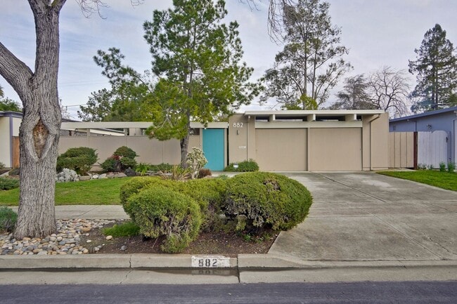 882 Brookgrove Ln in Cupertino, CA - Building Photo - Building Photo