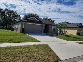 4567 Barbuda Dr in Tavares, FL - Building Photo