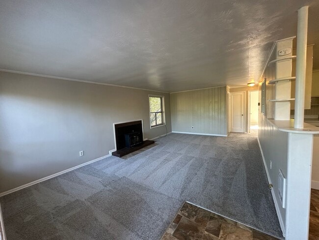 17046 1st Ave NE in Shoreline, WA - Foto de edificio - Building Photo