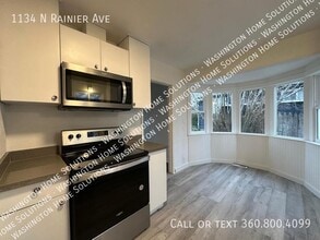 1134 N Rainier Ave in Bremerton, WA - Building Photo - Building Photo