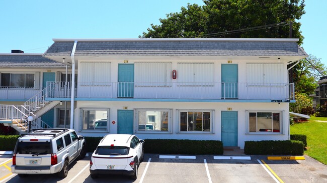 2960 Cynthia Ln in Lake Worth Beach, FL - Building Photo - Building Photo