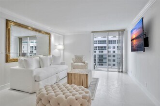 2401 Collins Ave, Unit 1805 in Miami Beach, FL - Building Photo - Building Photo