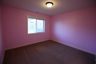 881 Limelight Ave NW in Salem, OR - Foto de edificio - Building Photo