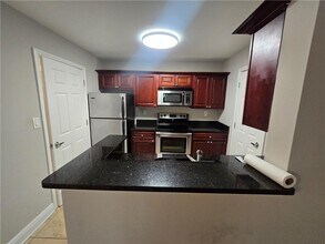 2205 Santa Fe Pkwy in Sandy Springs, GA - Foto de edificio - Building Photo