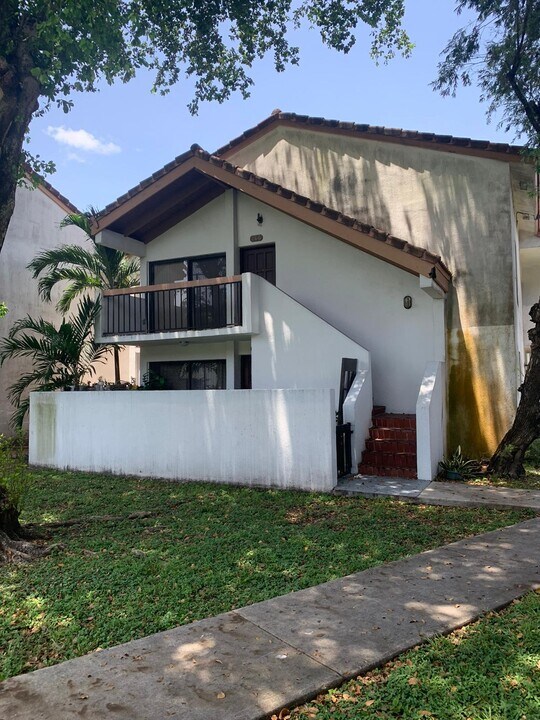 7555 SW 153rd Pl in Miami, FL - Building Photo
