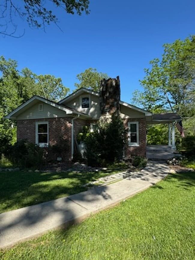 131 Wickins Dr in Hendersonville, NC - Building Photo - Building Photo