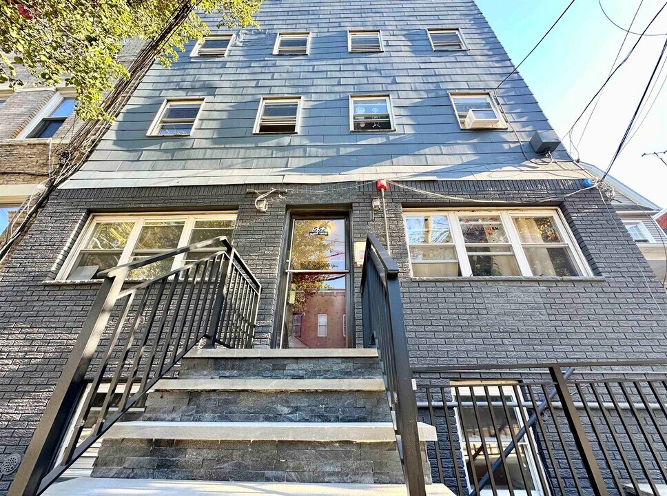 552 38th St in Union City, NJ - Building Photo