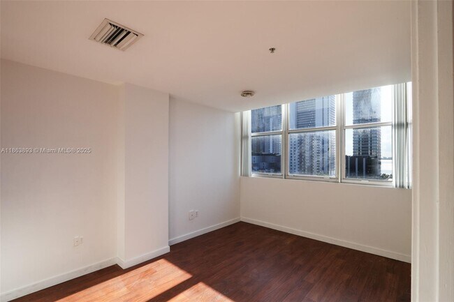 2200 NE 4th Ave, Unit 807 in Miami, FL - Foto de edificio - Building Photo