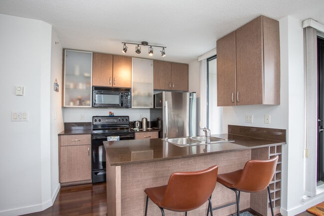 909 Mainland St in Vancouver, BC - Building Photo - Building Photo