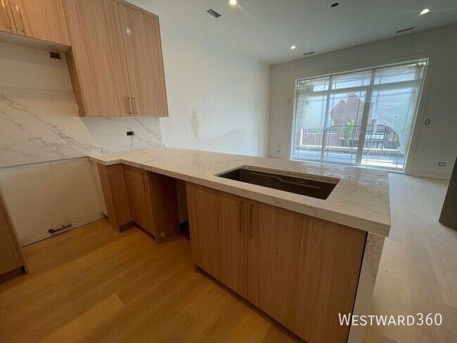 2040 W Washington Blvd in Chicago, IL - Building Photo - Building Photo