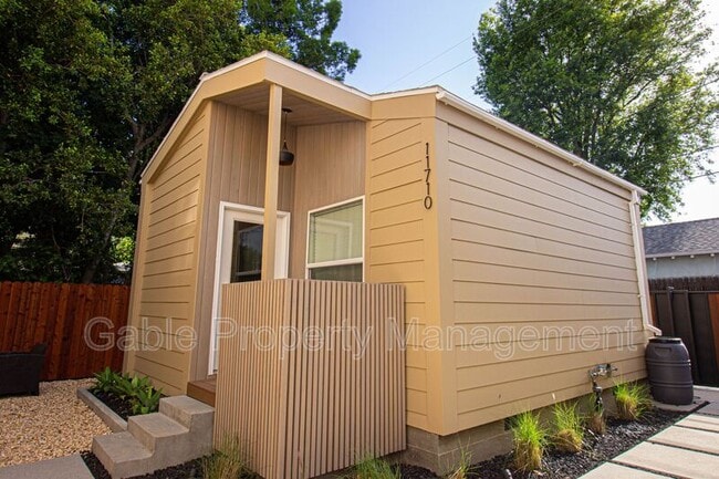 11710 Albers St in North Hollywood, CA - Building Photo - Building Photo