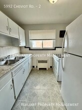 5992 Cheviot Rd in Cincinnati, OH - Building Photo - Building Photo