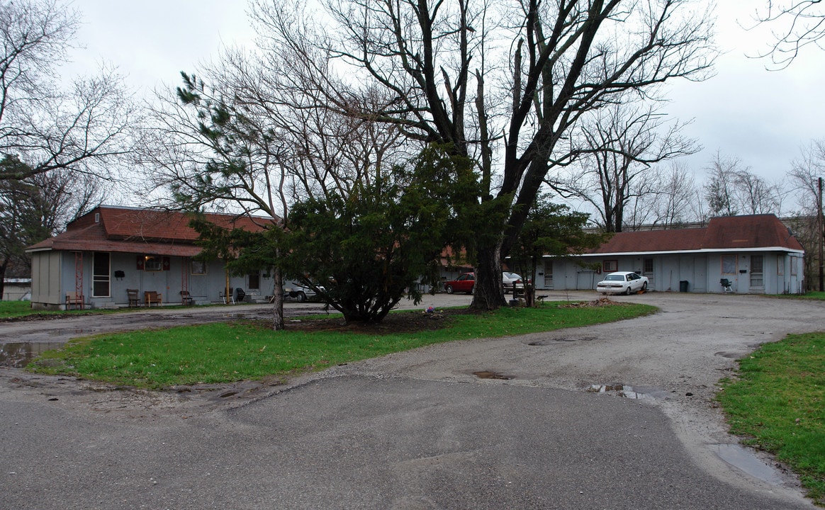 8151 Dixie Hwy in Florence, KY - Foto de edificio