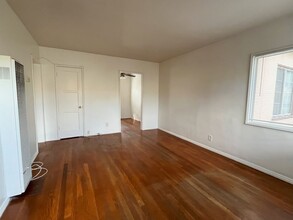 2444 Oak St, Unit C in Santa Monica, CA - Building Photo - Building Photo