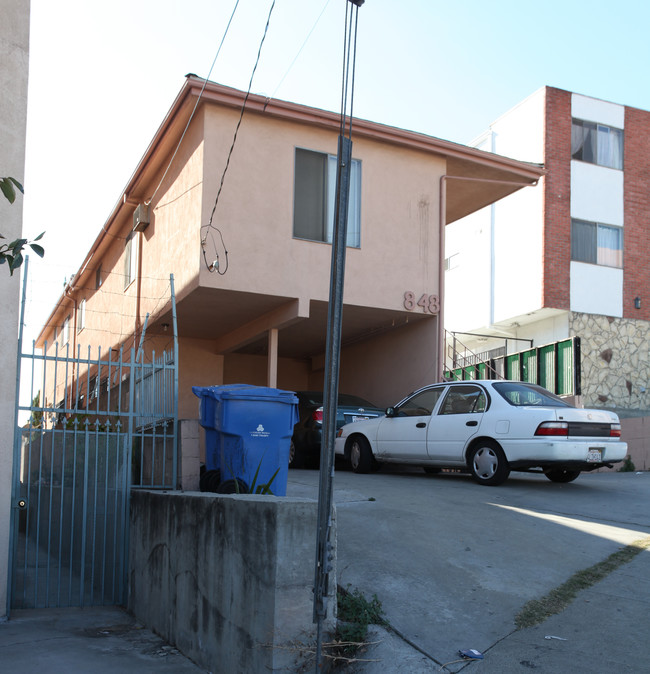 848 N Bunker Hill Ave in Los Angeles, CA - Foto de edificio - Building Photo