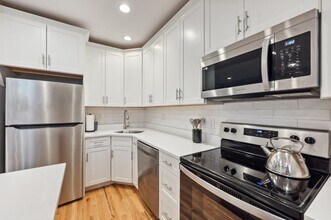 211 W 5th St, Unit 1 in Boston, MA - Building Photo - Building Photo