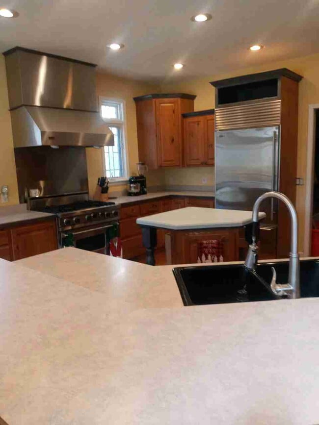 2454 E Herbison Rd in Bath, MI - Foto de edificio - Building Photo