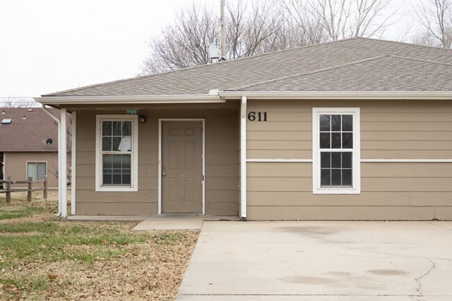 property at 611 S Mt Carmel St
